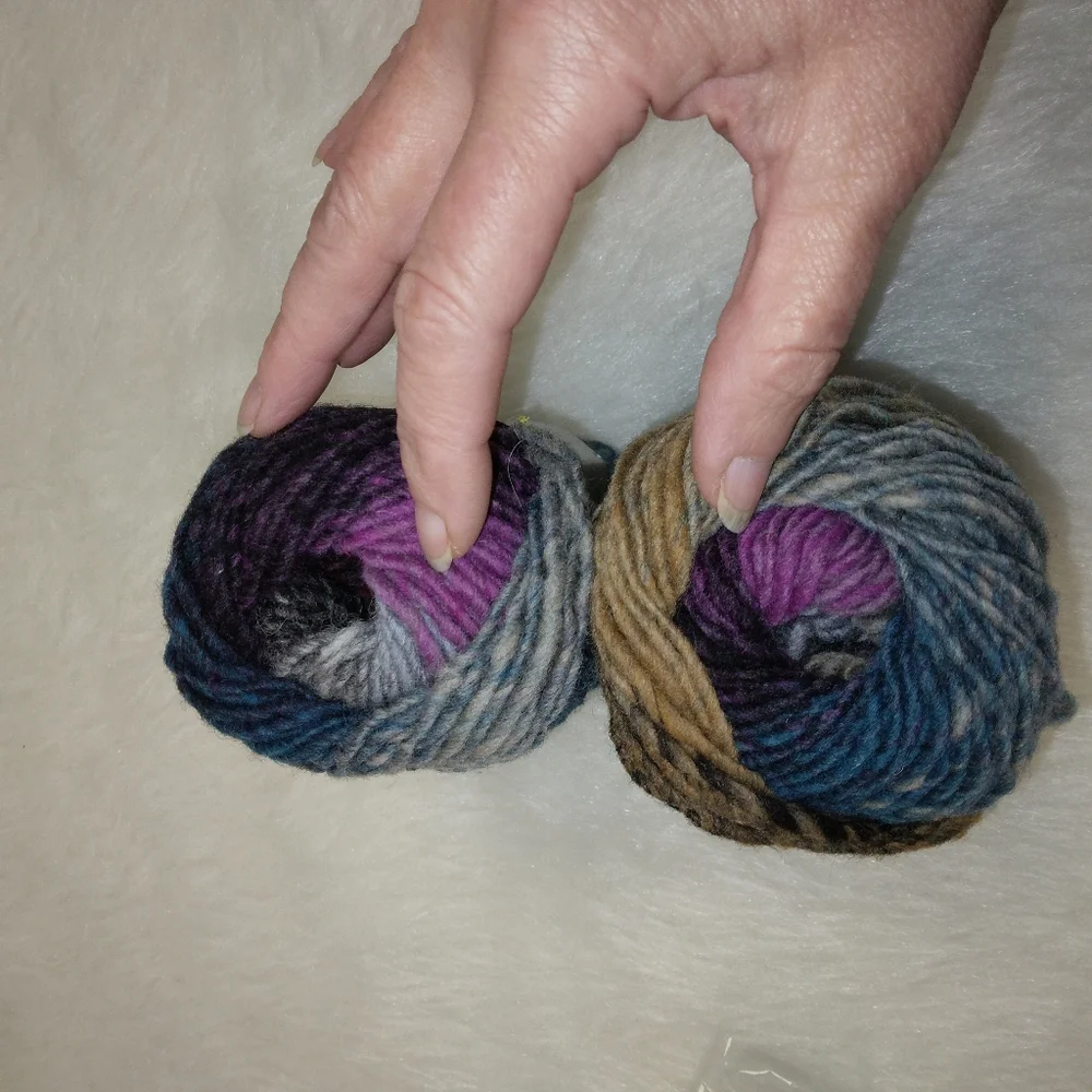 YARN Noro Kureyon 100% wool. Color 301, 2 skeins
